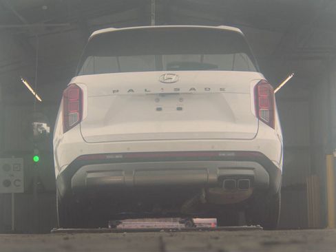 Used 2023 Hyundai Palisade Limited w/ Winter Package image 12