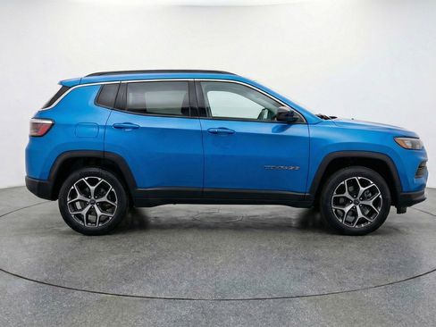 Used 2025 Jeep Compass Limited AWD/4WD image 11