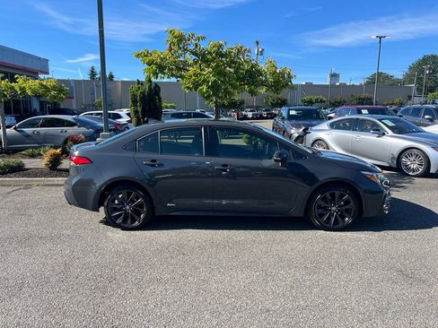 Certified 2025 Toyota Corolla SE w/ SE Premium Package AWD/4WD image 6