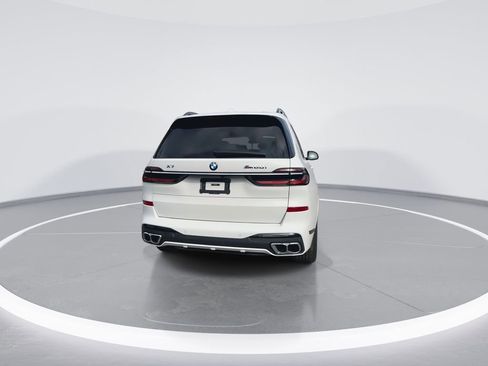 Used 2025 BMW X7 M60i image 7