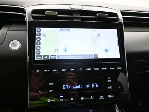 Used 2024 Hyundai Tucson Limited AWD/4WD image 16