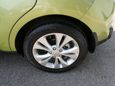 Used 2016 Kia Soul + FWD image 30