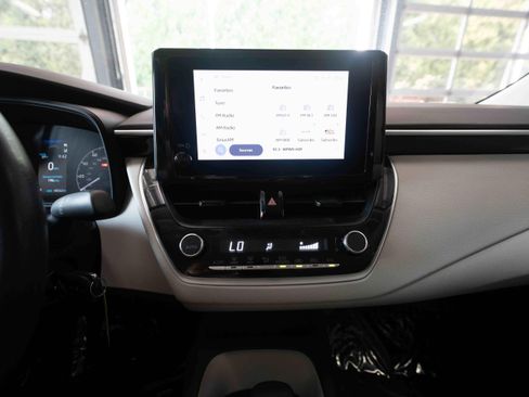 Used 2024 Toyota Corolla LE FWD image 17