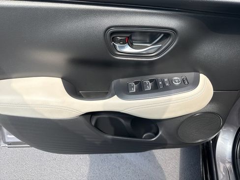 Certified 2025 Honda HR-V EX-L image 9