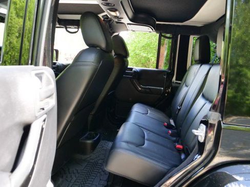 Used 2015 Jeep Wrangler Unlimited Sahara image 20