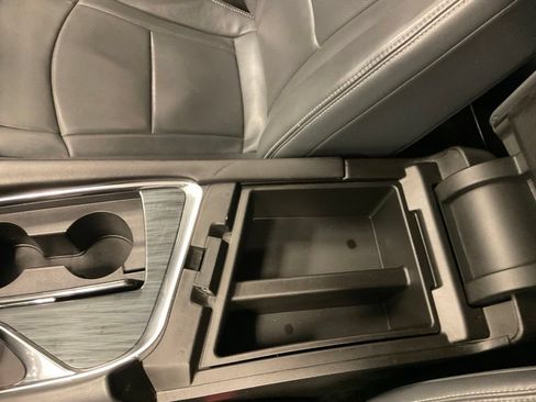 Used 2019 Buick Enclave Essence AWD/4WD image 18
