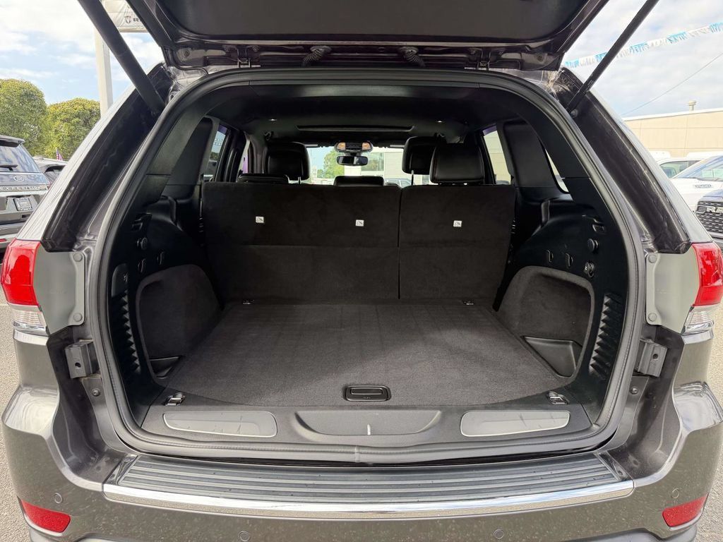 Used 2019 Jeep Grand Cherokee Limited AWD/4WD image 14