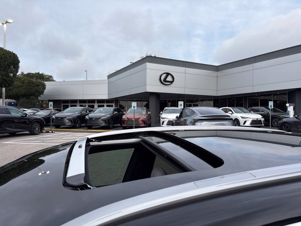 Used 2026 Lexus RX 350 Premium Plus w/ Convenience Package AWD/4WD image 10