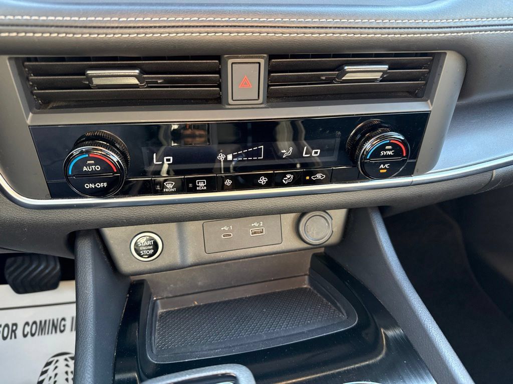 Used 2023 Nissan Rogue SV AWD/4WD image 31