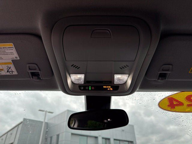Used 2024 GMC Terrain SLE w/ Driver Convenience Package FWD image 15