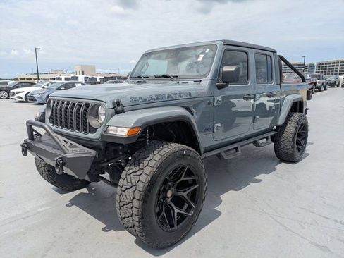 Used 2024 Jeep Gladiator Sport AWD/4WD image 7