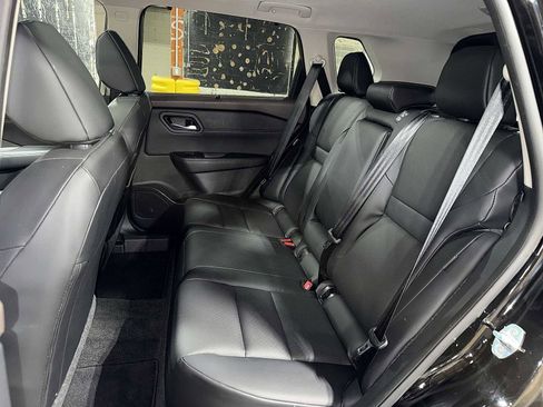 Used 2023 Nissan Rogue SV w/ SV Premium B Package image 17