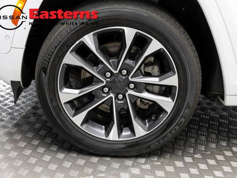 Used 2023 Jeep Grand Cherokee Overland w/ Advanced Protech Group III AWD/4WD image 35