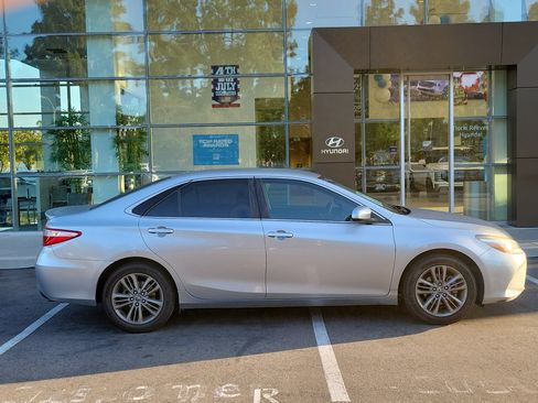 Used 2016 Toyota Camry SE FWD image 5