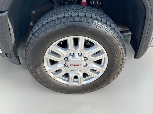 Used 2024 GMC Sierra 2500 SLT w/ SLT Premium Package image 32