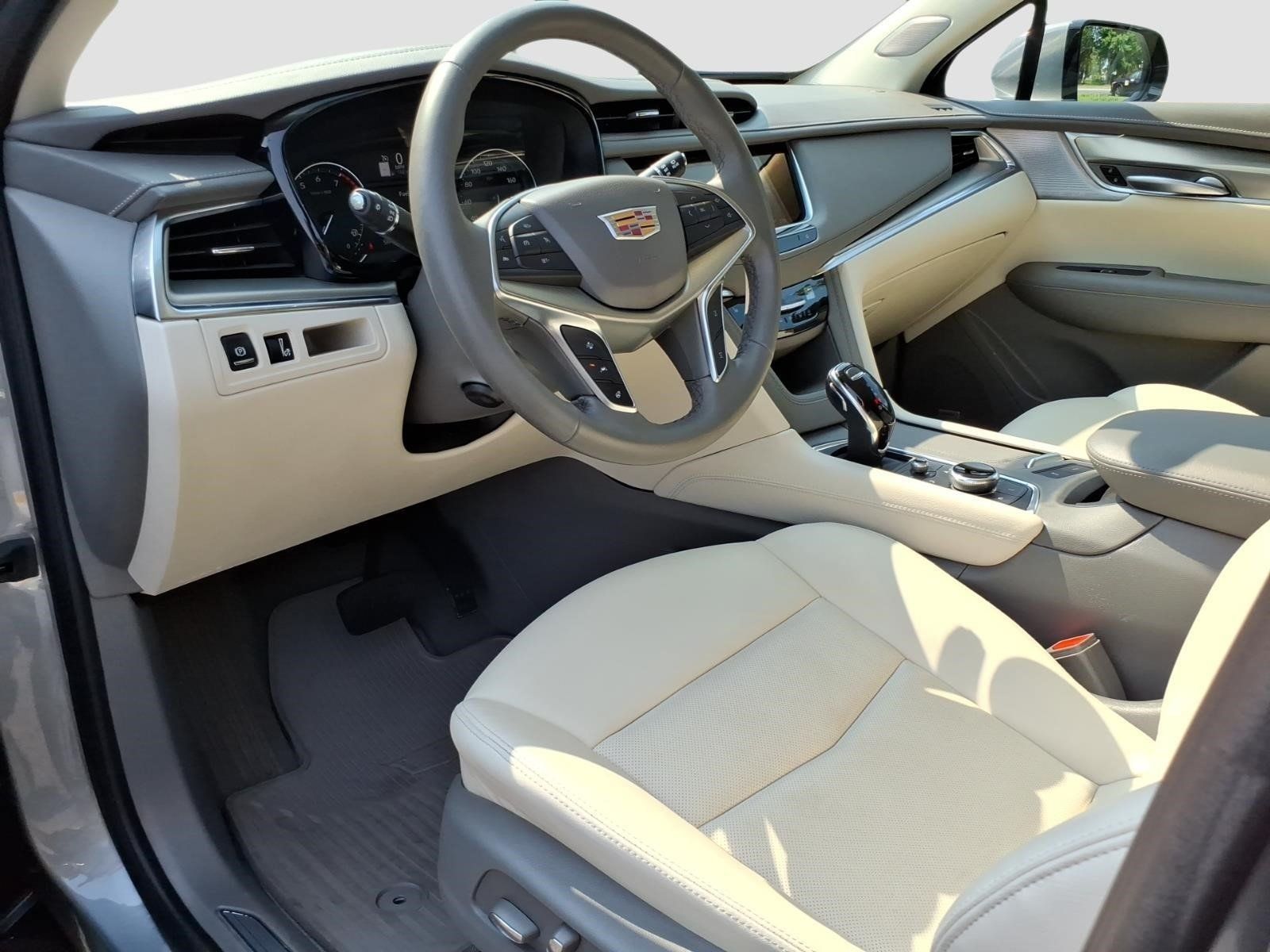 Certified 2024 Cadillac XT5 Premium Luxury AWD/4WD image 12