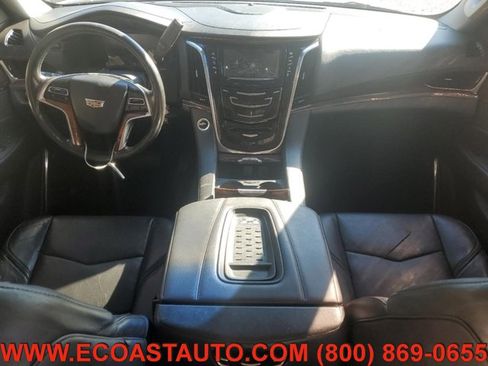 Used 2015 Cadillac Escalade Luxury image 8