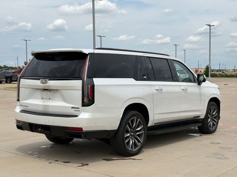 Used 2023 Cadillac Escalade ESV Sport w/ Heavy-Duty Trailer Package AWD/4WD image 7