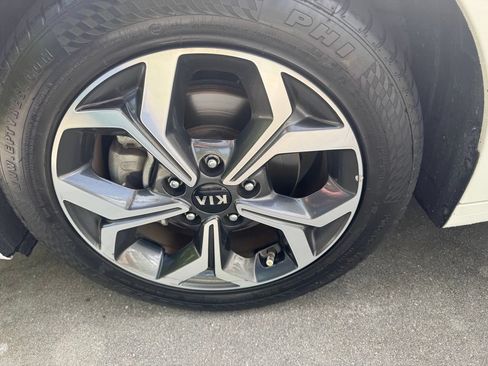 Used 2019 Kia Forte LXS FWD image 13