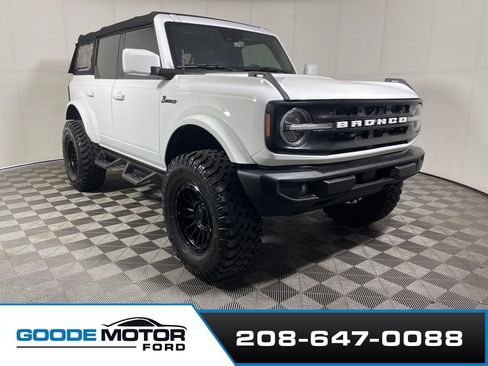 Used 2022 Ford Bronco Outer Banks AWD/4WD image 2