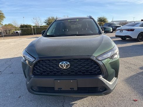 Used 2024 Toyota Corolla Cross LE image 2