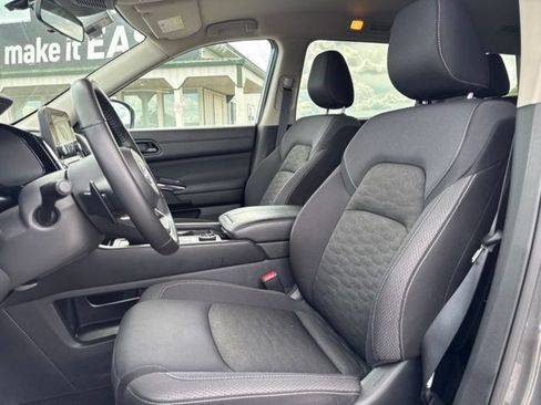 Used 2025 Nissan Pathfinder SV AWD/4WD image 19