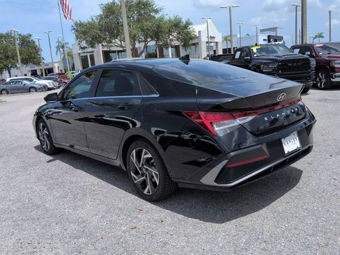 Used 2024 Hyundai Elantra SEL w/ Convenience Package FWD image 7