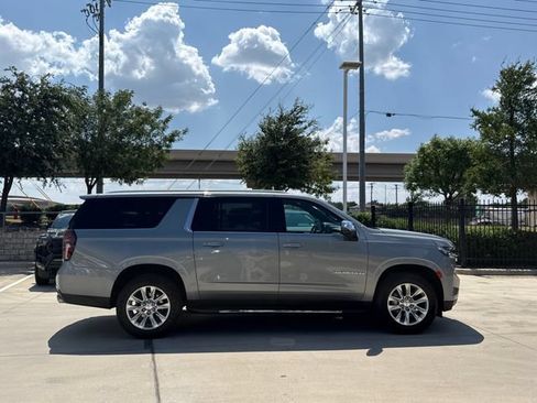 Used 2023 Chevrolet Suburban Premier RWD image 6