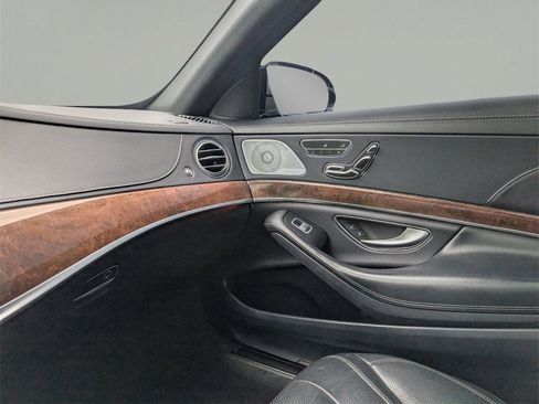 Used 2018 Mercedes-Benz S 560 4MATIC Sedan image 32