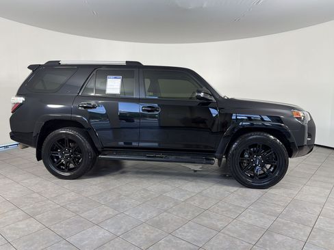 Used 2022 Toyota 4Runner SR5 Premium w/ Moonroof Package RWD image 8