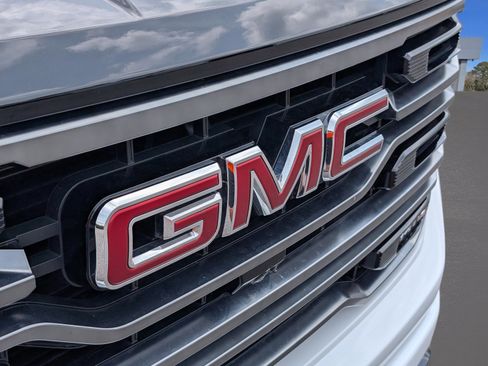 Used 2025 GMC Sierra 1500 AT4 w/ AT4 Premium Package AWD/4WD image 5