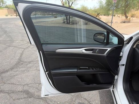 Used 2018 Ford Fusion SE w/ Fusion SE Technology Package FWD image 8
