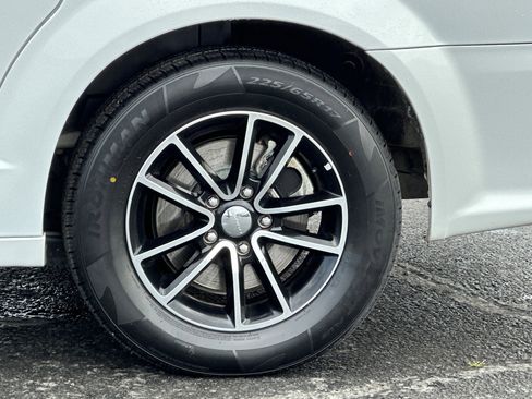 Used 2016 Dodge Grand Caravan R/T FWD image 25