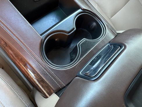 Used 2018 Chevrolet Suburban LT image 33