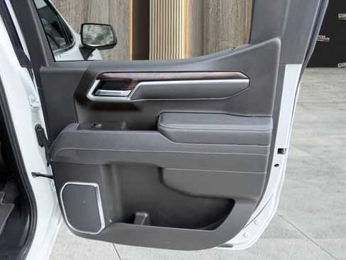 Used 2025 GMC Sierra 1500 SLT image 40
