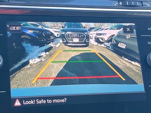 Used 2022 Volkswagen Tiguan SE image 15