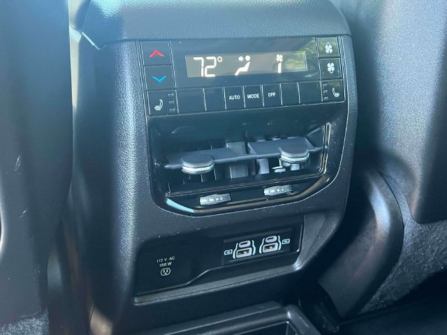 Used 2023 Jeep Grand Cherokee L Limited AWD/4WD image 18