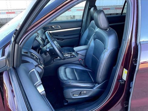 Used 2018 Ford Explorer XLT w/ Equipment Group 202A image 25