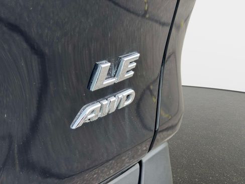 Used 2021 Toyota RAV4 LE AWD/4WD image 11