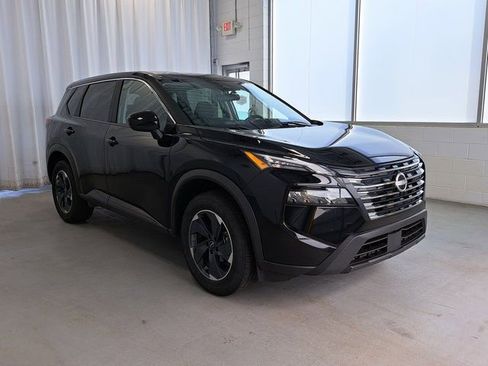 Used 2024 Nissan Rogue SV image 4