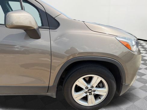 Used 2021 Chevrolet Trax LT FWD image 12