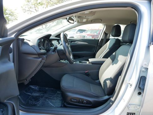 Used 2018 Buick Regal Preferred w/ Sights and Sounds Package image 10