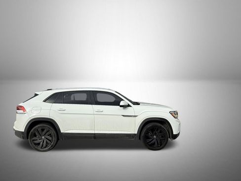 Used 2022 Volkswagen Atlas Cross Sport SE image 4