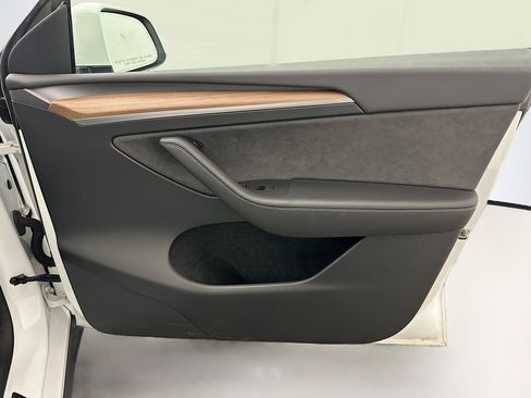 Used 2023 Tesla Model Y Long Range image 35