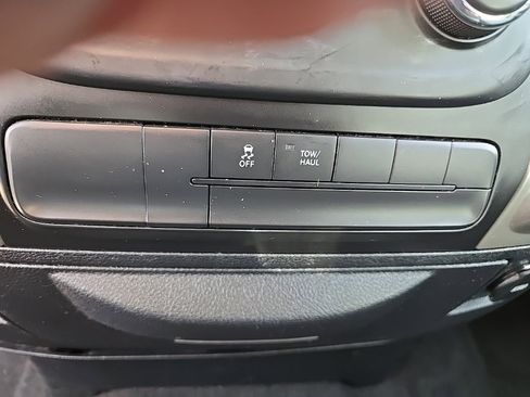 Used 2018 RAM 1500 Classic SLT image 35