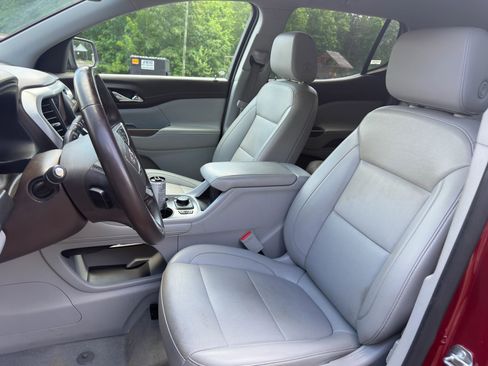 Used 2023 GMC Acadia SLT AWD/4WD image 2
