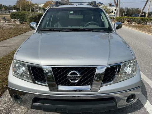 Used 2012 Nissan Frontier SL w/ Moonroof Pkg image 4