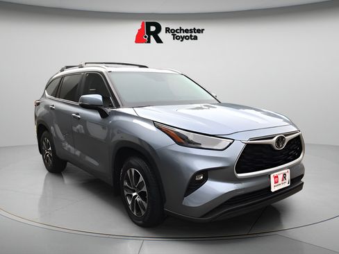 Certified 2024 Toyota Highlander XLE AWD/4WD image 1