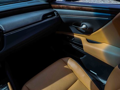 Used 2022 Lexus ES 350 ES 350 w/ Premium Package image 17