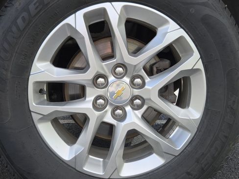 Used 2021 Chevrolet Traverse LT FWD image 11